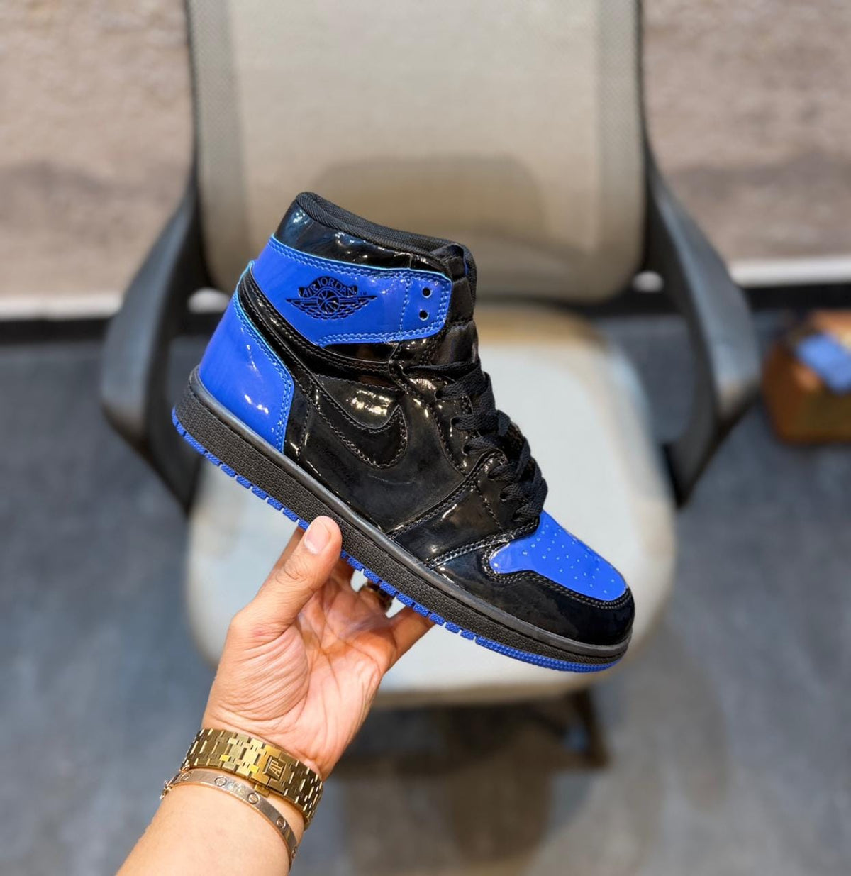 AIR JORDANS RETRO 1 PATENT BLUE BLACK