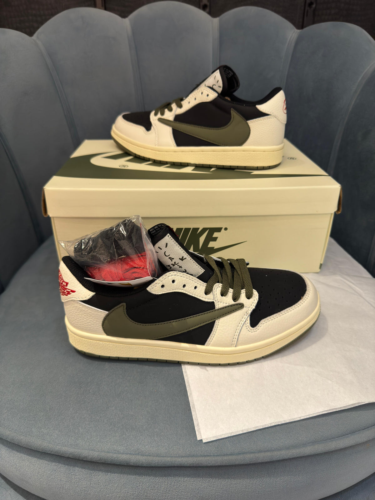 JORDAN TRAVIS SCOTT NOIRE