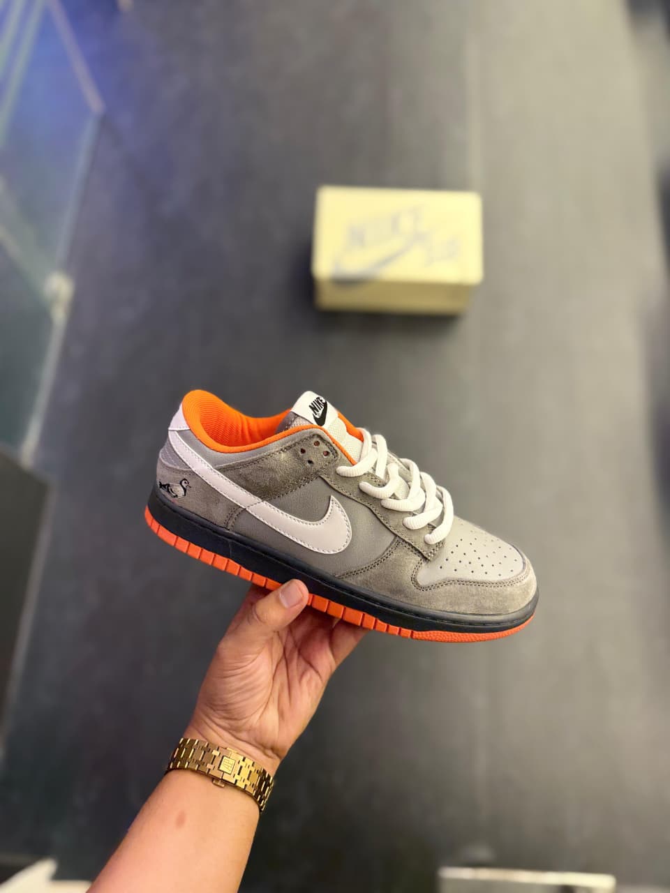 NIKE SB  DUNK NYC PIGEON GREY