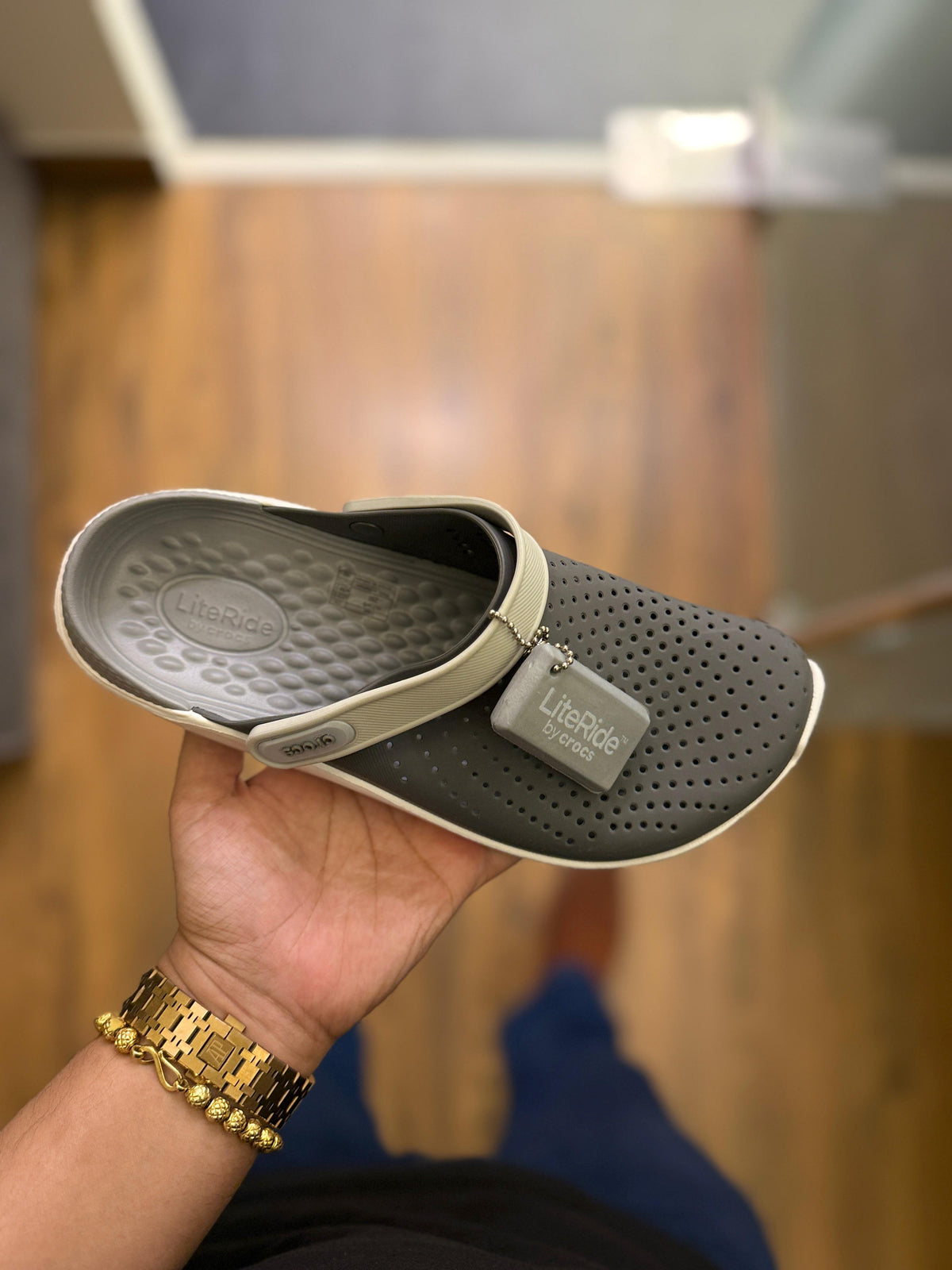 CROCS