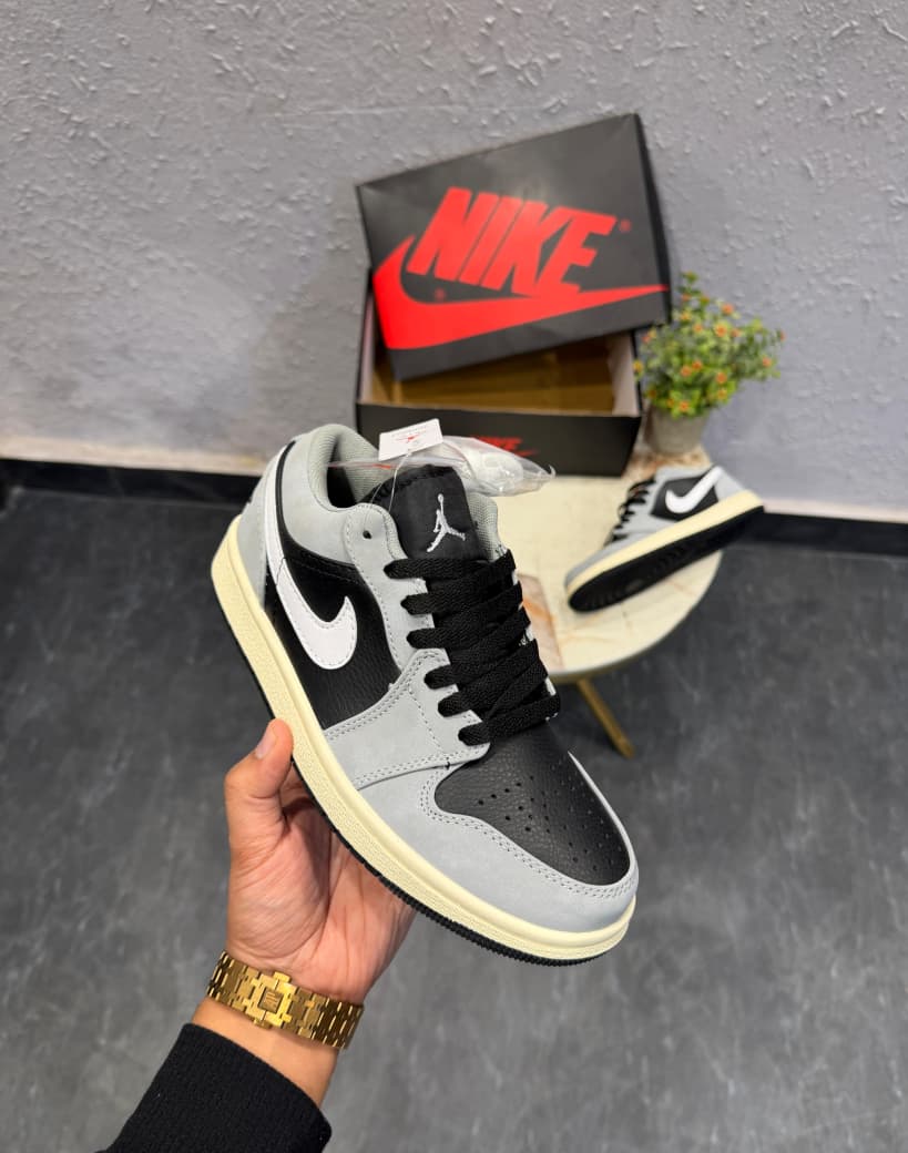 AIR JORDANS RETRO 1 REVERSE SHADOW