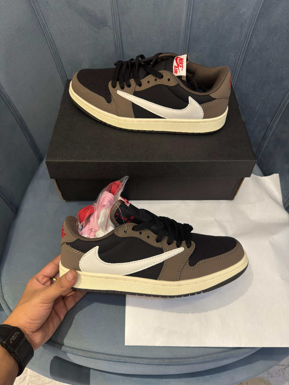 J1 LOW TRAVIS SCOTT DARK MOCHA