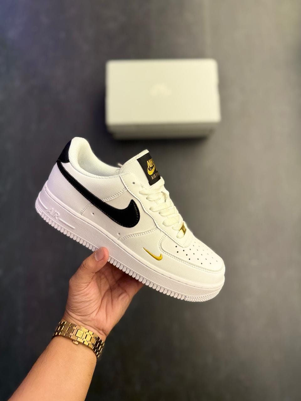 NIKE AIRFORCE ONE WHITE BLACK GOLD