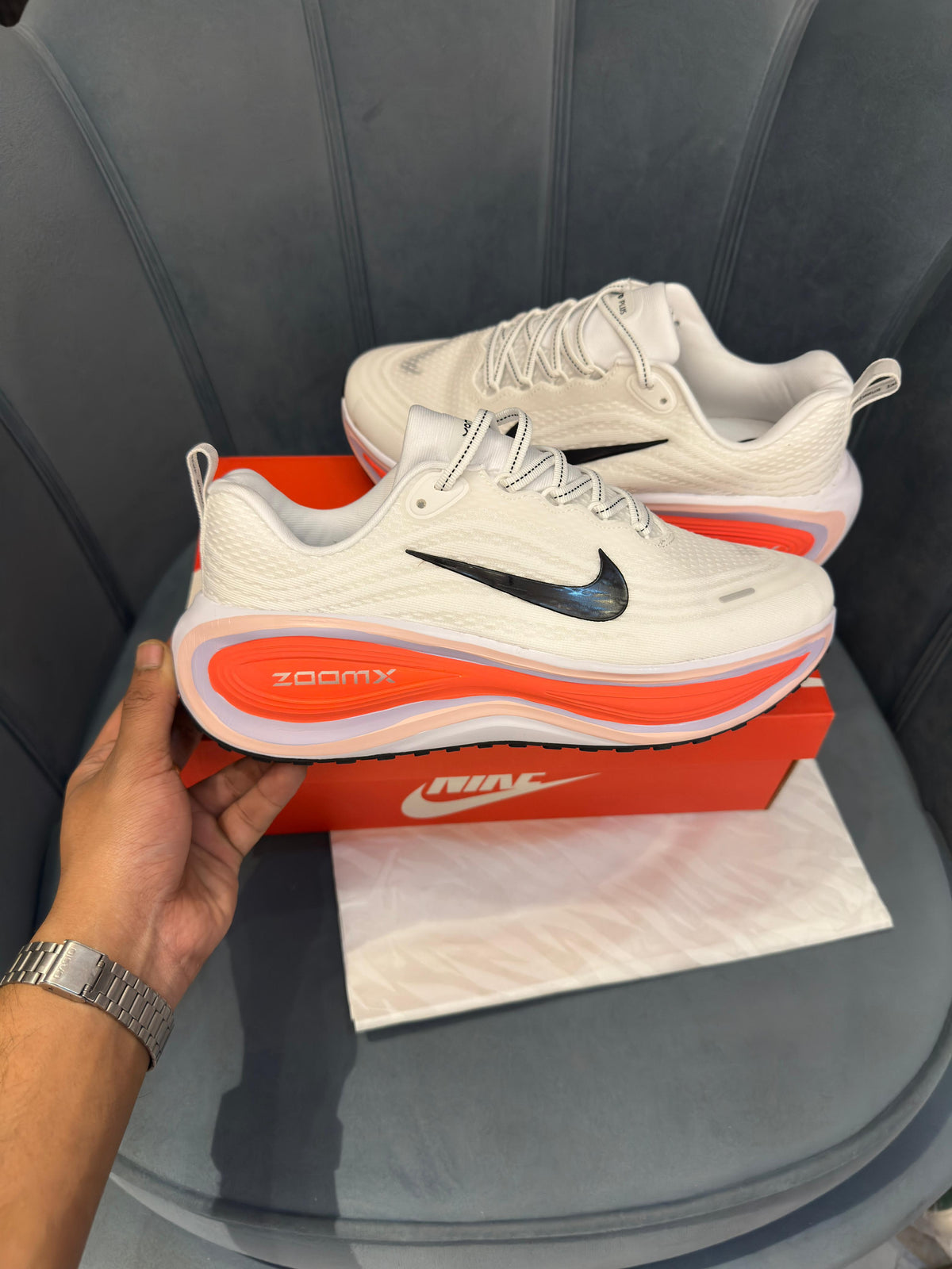 NIKE VOMERO PLUS WHITE BLACK BRIGHT CRIMSON
