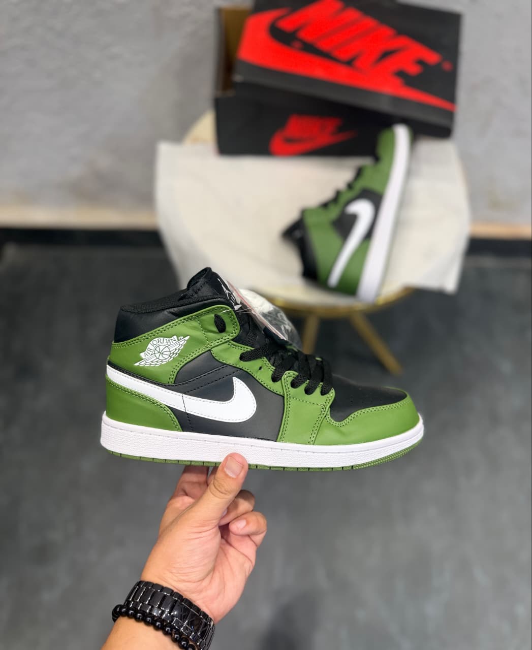 AIR JORDANS RETRO 1 MID CLAY GREEN