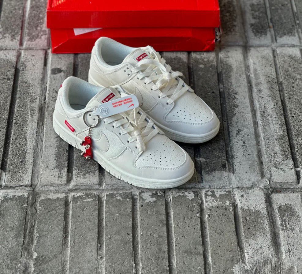 NIKE SB  DUNK SUPREME BEIGE