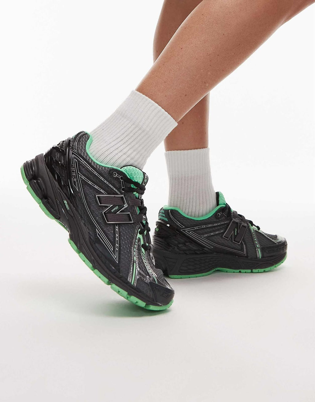 NEW BALANCE 1906 METALLIC GREEN