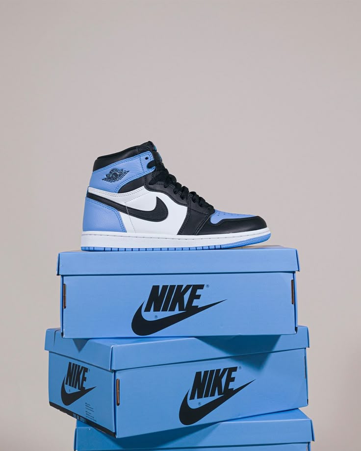 AIR JORDAN 1 HIGH UNC TOE