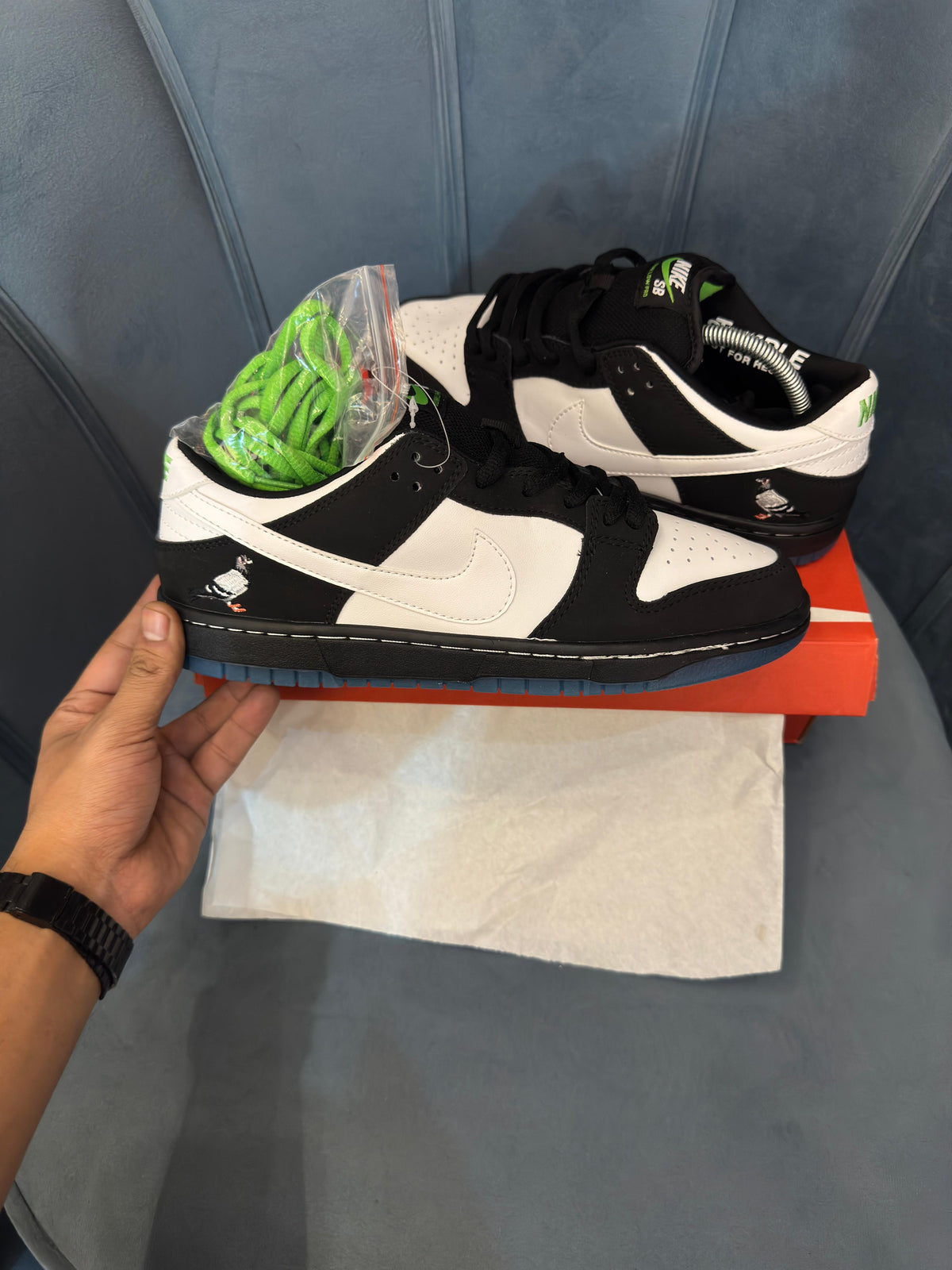 NIKE SB DUNK LOW NYC PIGEON PANDA