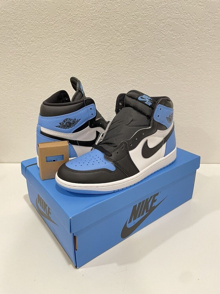 AIR JORDAN 1 HIGH UNC TOE