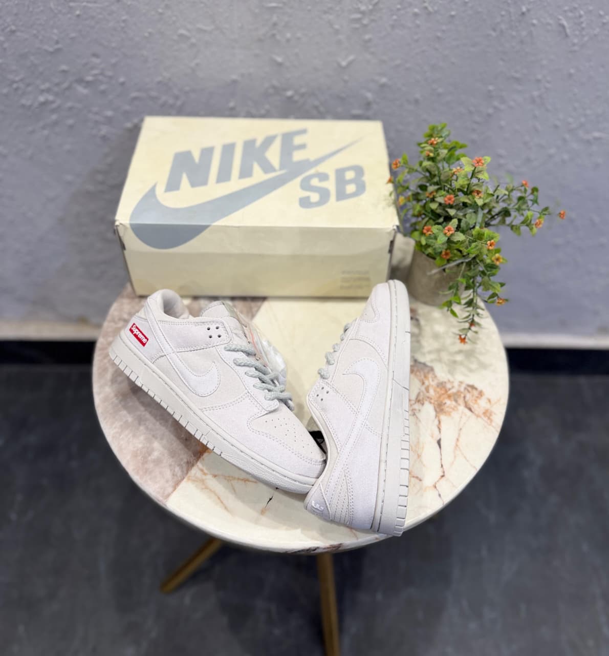 NIKE SB  DUNK SUPREME BEIGE
