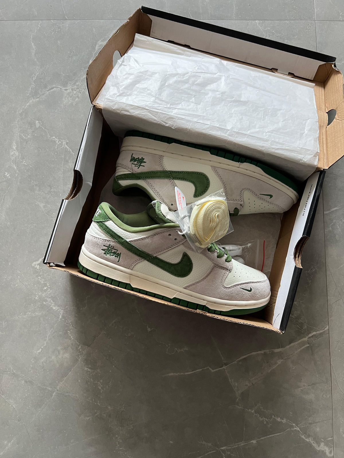 NIKE SB DUNK STUSSY