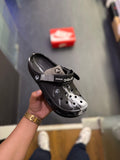 CROCS TIEDIE CLOGS