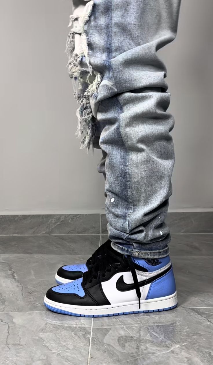 AIR JORDAN 1 HIGH UNC TOE