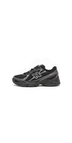 NEW BALANCE 740  BLACK AND WHITE
