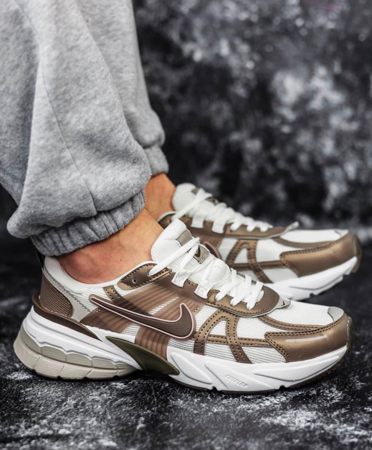 NIKE V2K RUN MINK BROWN SUMMIT WHITE