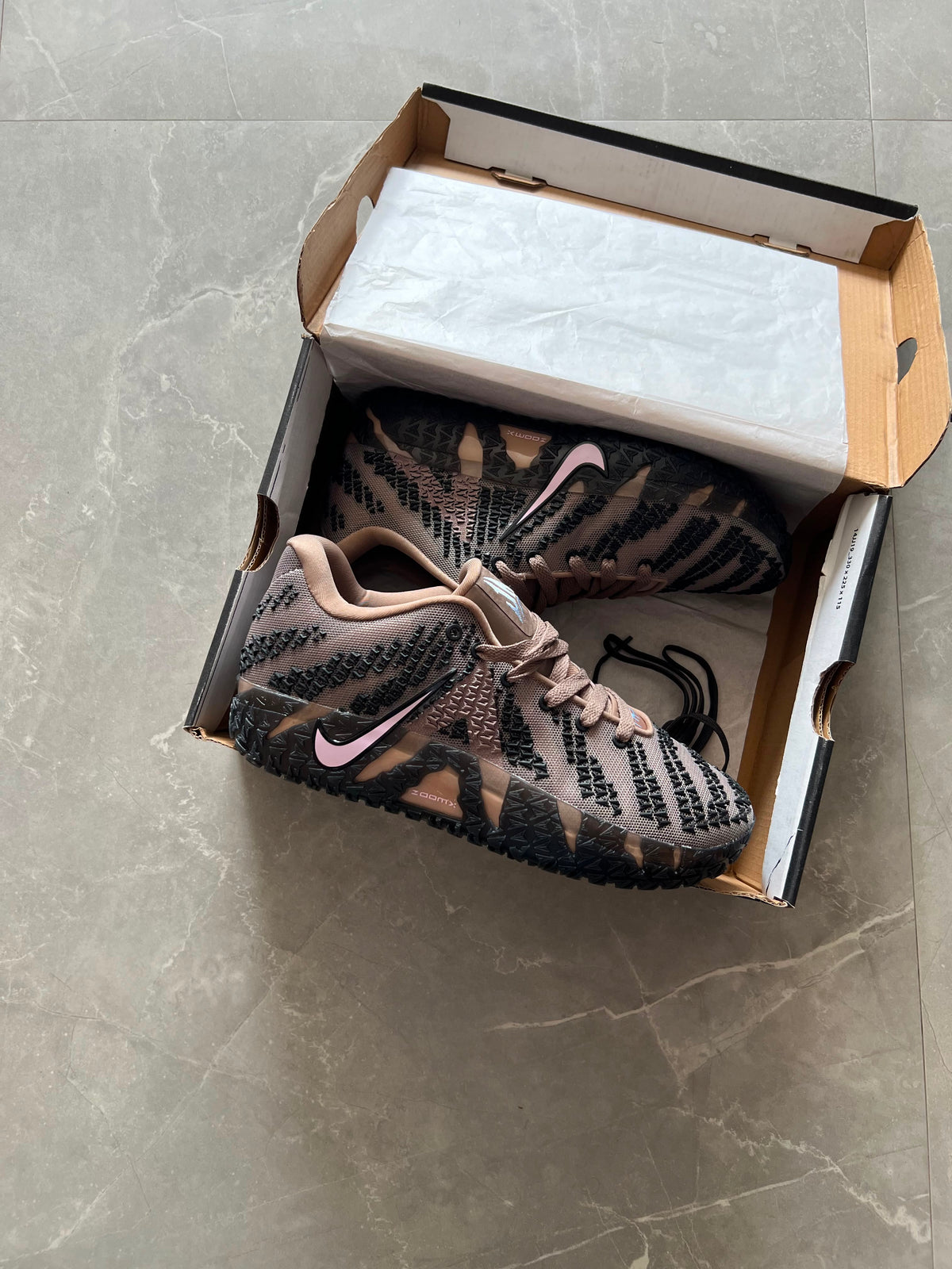 NIKE JA 3 BASKETBALL
