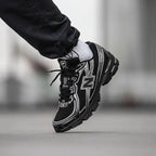 NEW BALANCE 740  BLACK AND WHITE