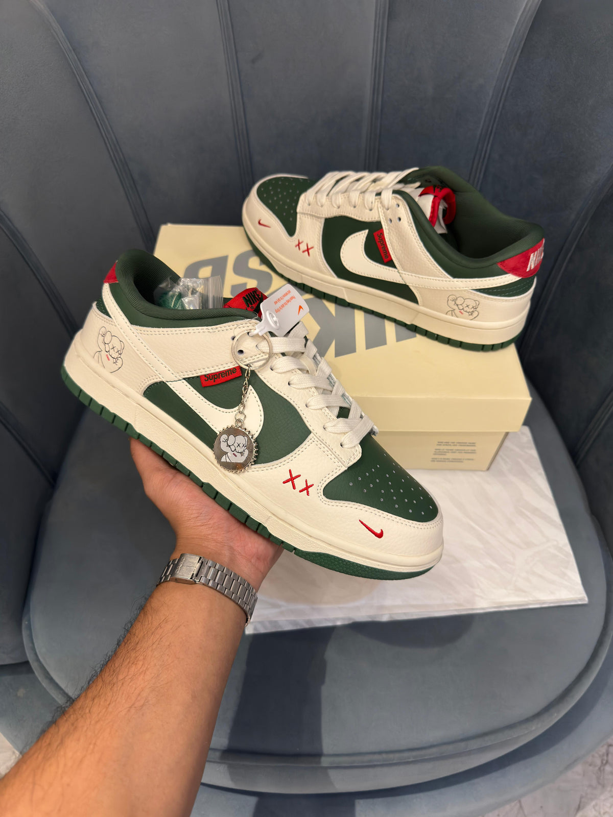 NIKE SB DUNK SUPREME X KAWS