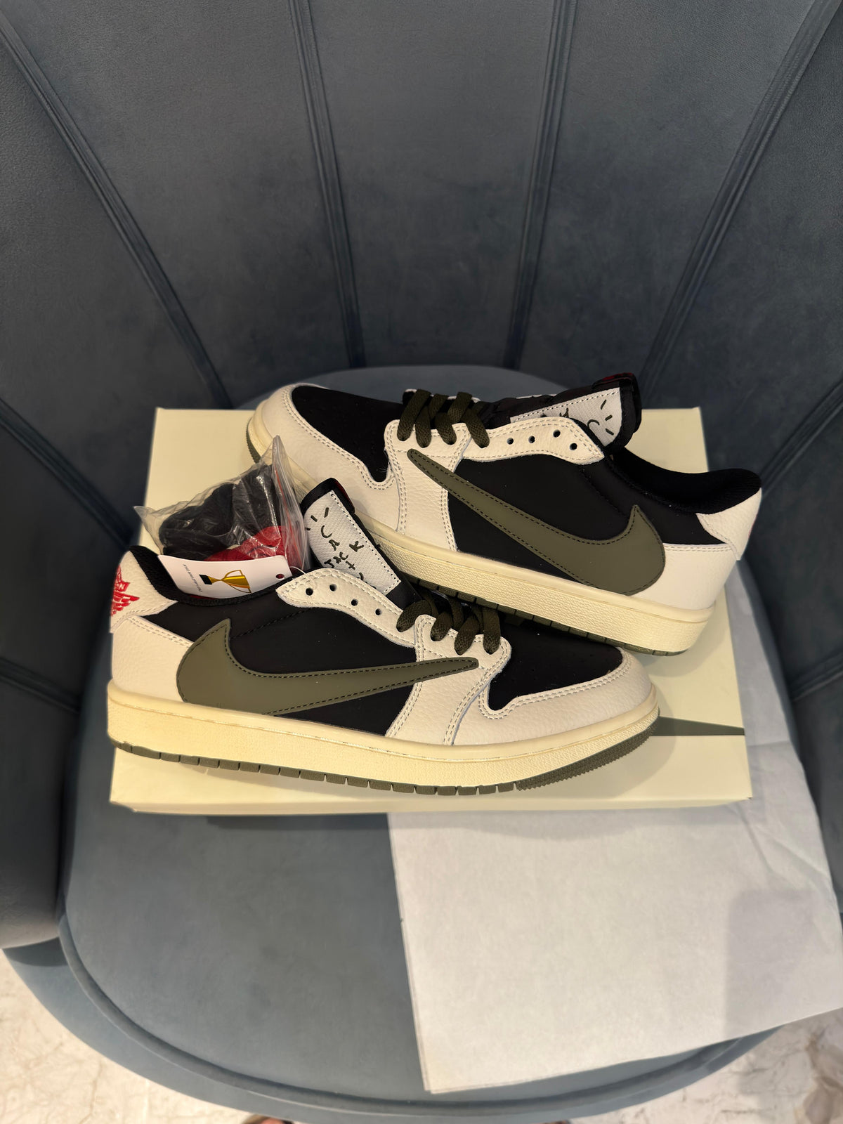 JORDAN TRAVIS SCOTT NOIRE