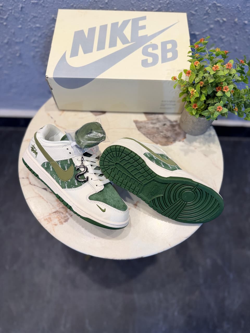 NIKE SB  DUNK STUSSY S WHITE ARMY GREEN 2025