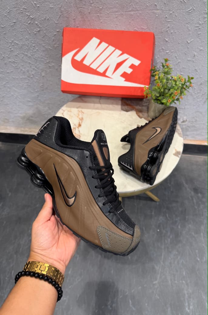 NIKE SHOX SILVER BLACK BROWN