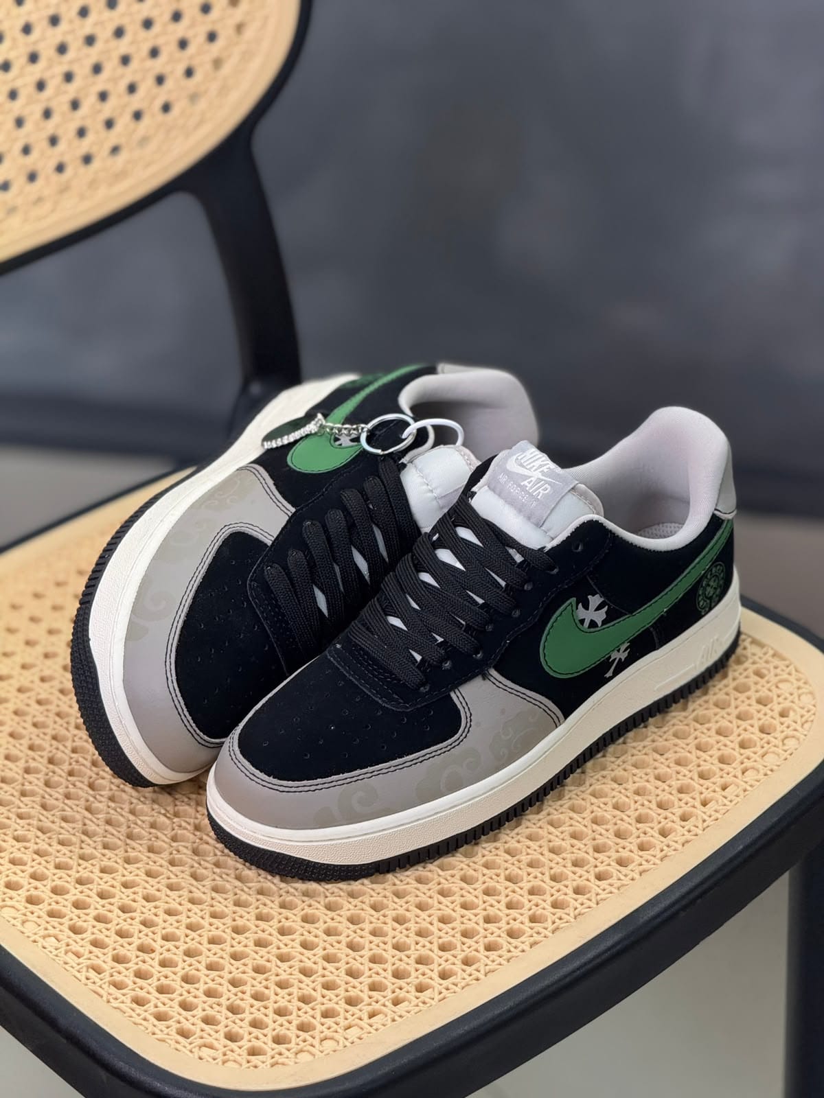 NIKE AIRFORCE ONE X HEART CHROME