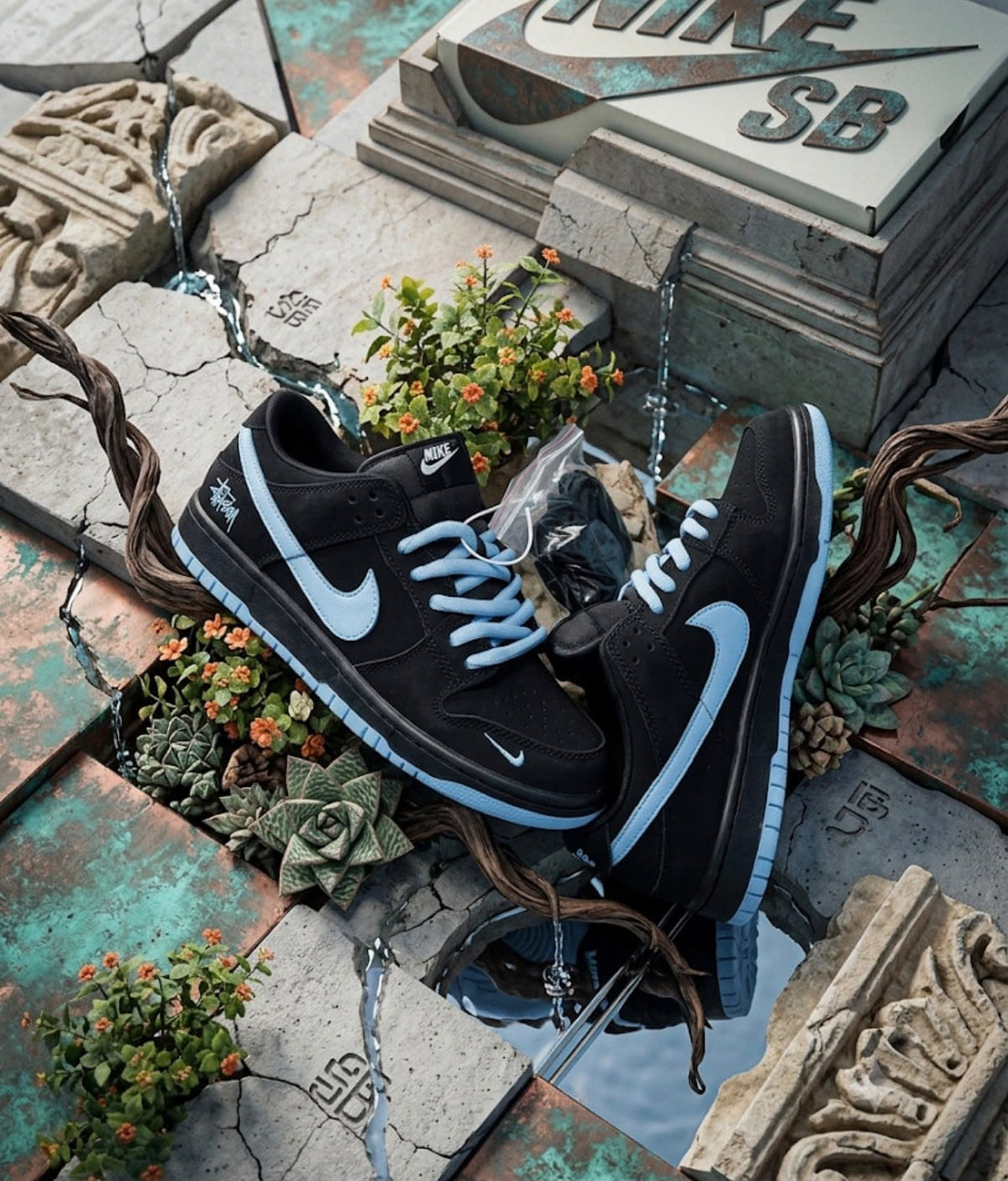 NIKE SB DUNK STUSSY BLACK BLUE KEYCHAIN