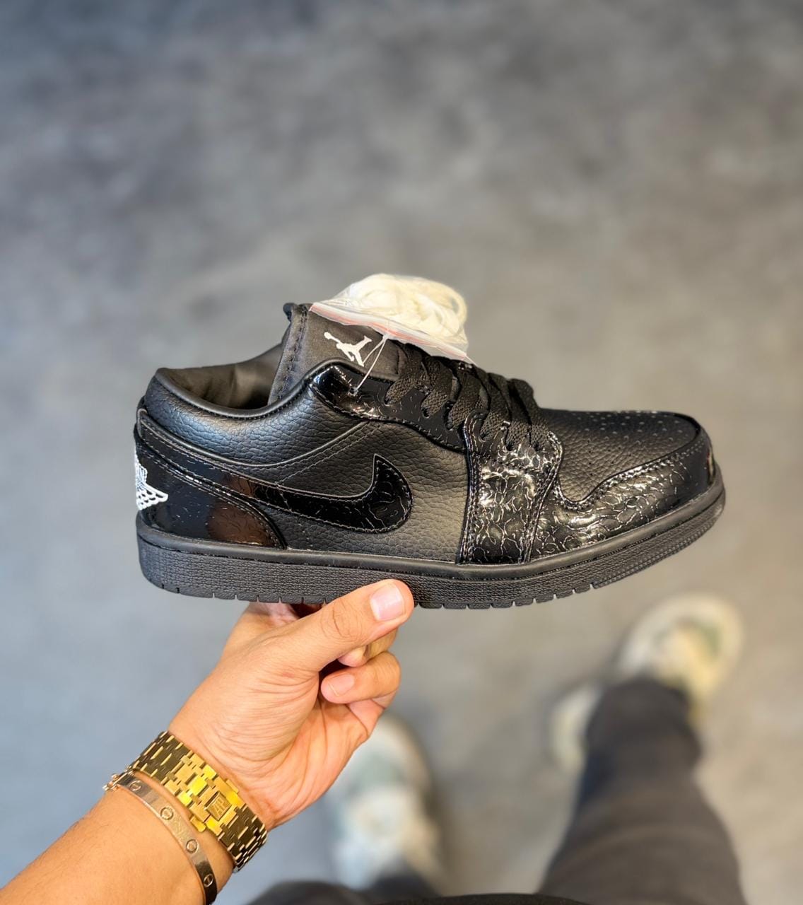 AIR JORDANS RETRO 1 LOW BLACK CROC